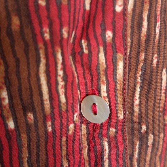 100% silk SAKS FIFTH AVENUE Sophisticated Striped Button-Up (#1,001) - Picture 6 of 8